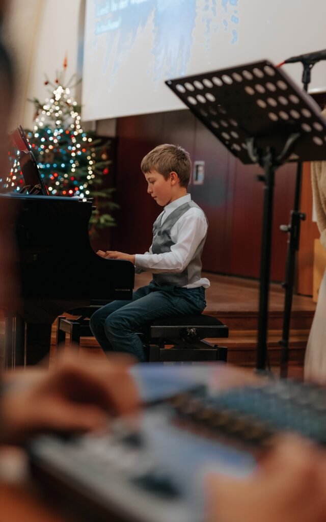 Pianist am Klavier bei einer Veranstaltung