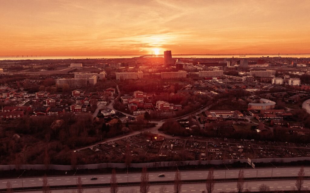 Stadtpanorama bei Sonnenuntergang