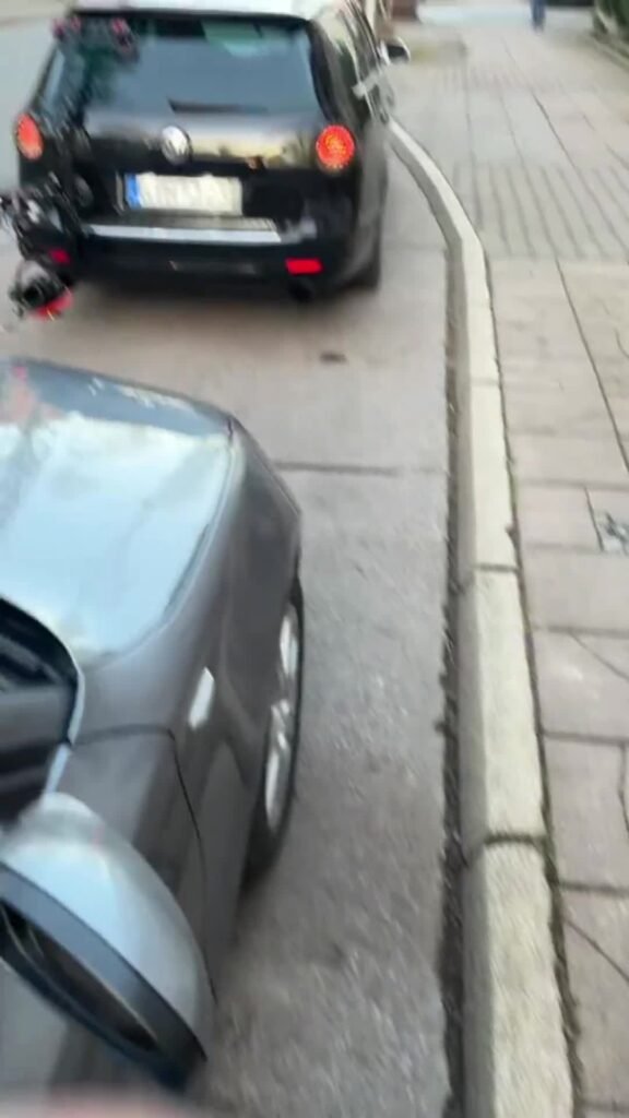 Geparktes Cabrio im Video zum BMW E88